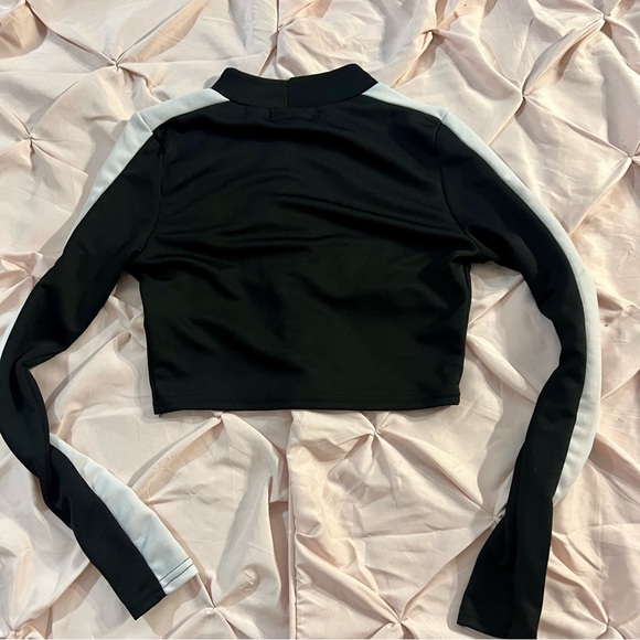 Pretty Little thing cropped top XS - Picture 3 of 3